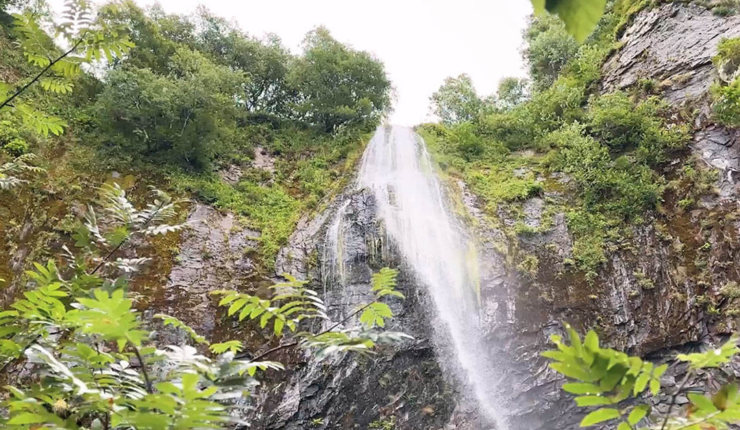 La Grande Cascade: le joyau du Mont-Dore de 30m de hauteur